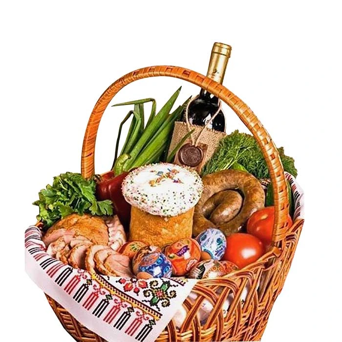 Корзина з пасхою, яйцями та іншими стравами для Великодня