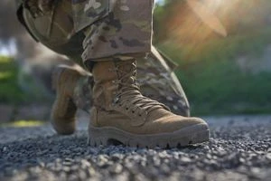Тактичні ботинки на асфальті для міського використання